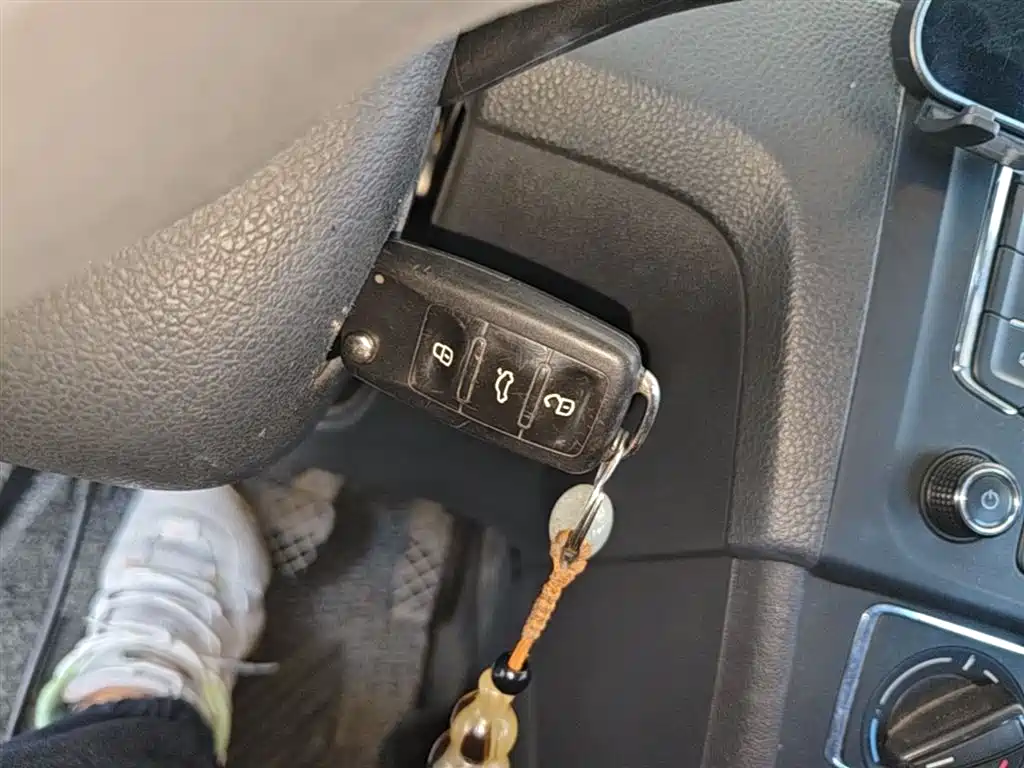 Volkswagen Santana 2015 1.6L Automatic Comfort Edition фото 9