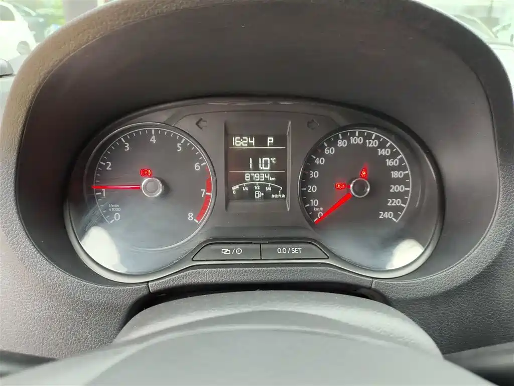 Volkswagen Polo 2016 1.4L Automatic Trend фото 12