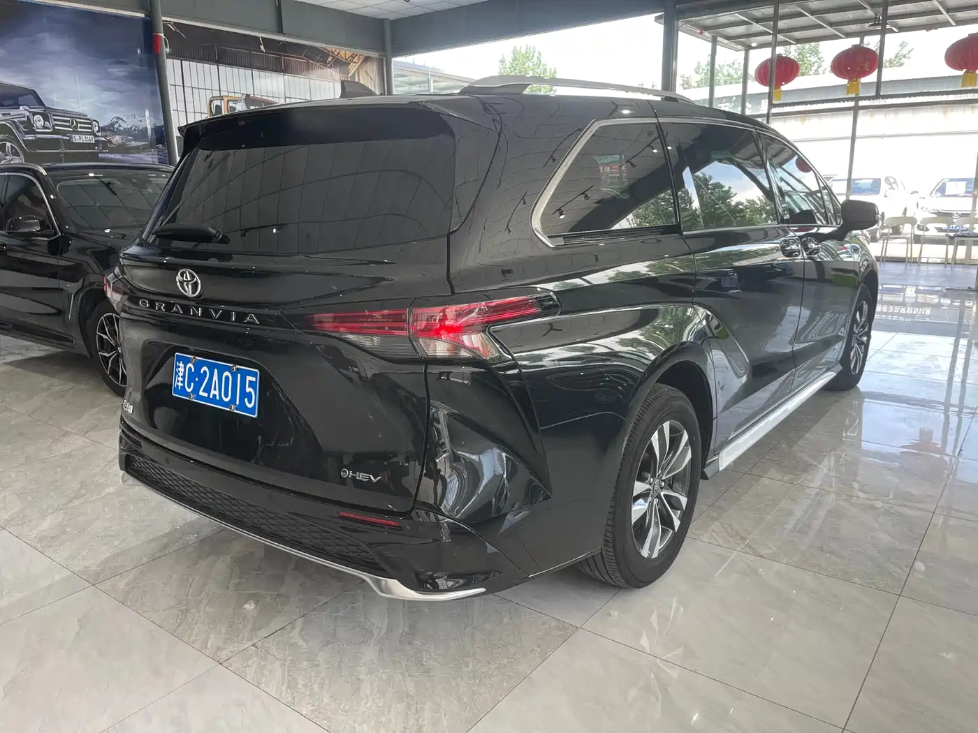 Toyota Granvia 2024 2.5L Hybrid Luxury фото 9