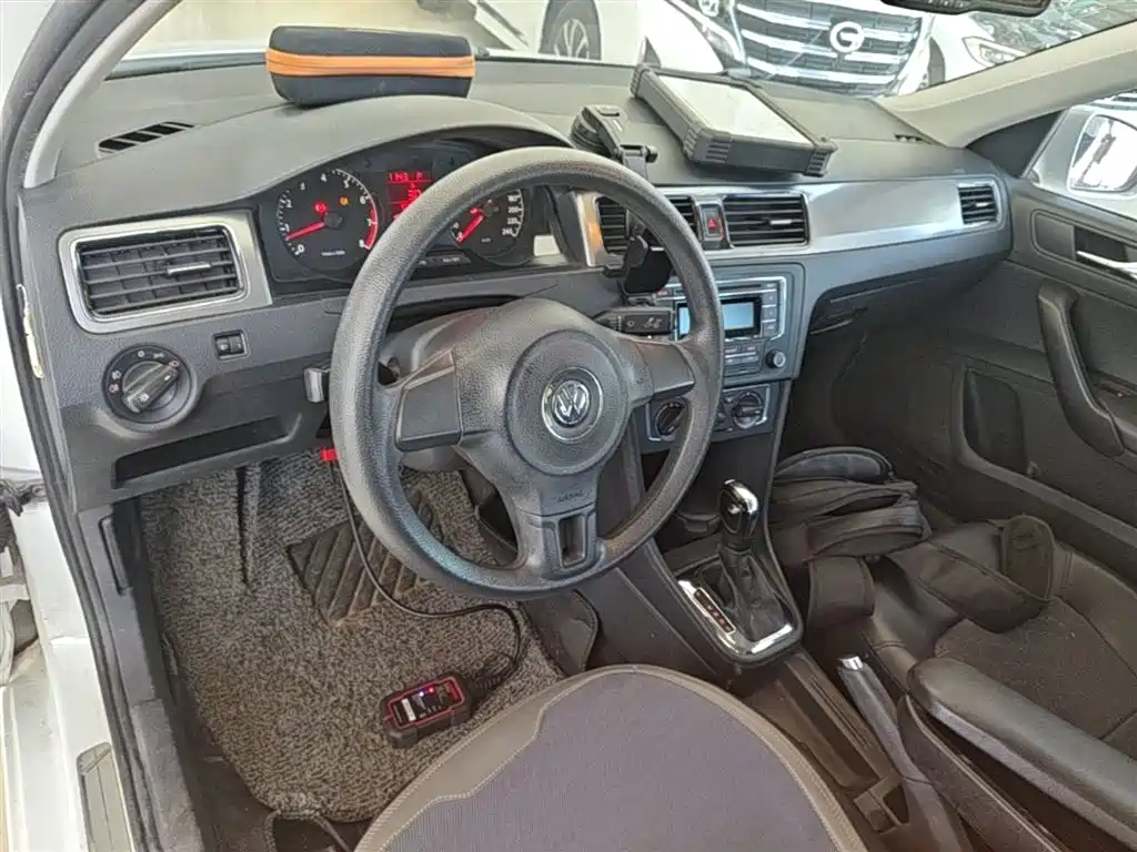 Volkswagen Santana 2015 1.6L Automatic Comfort Edition фото 10