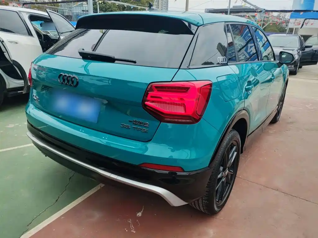 AUDI Q2L