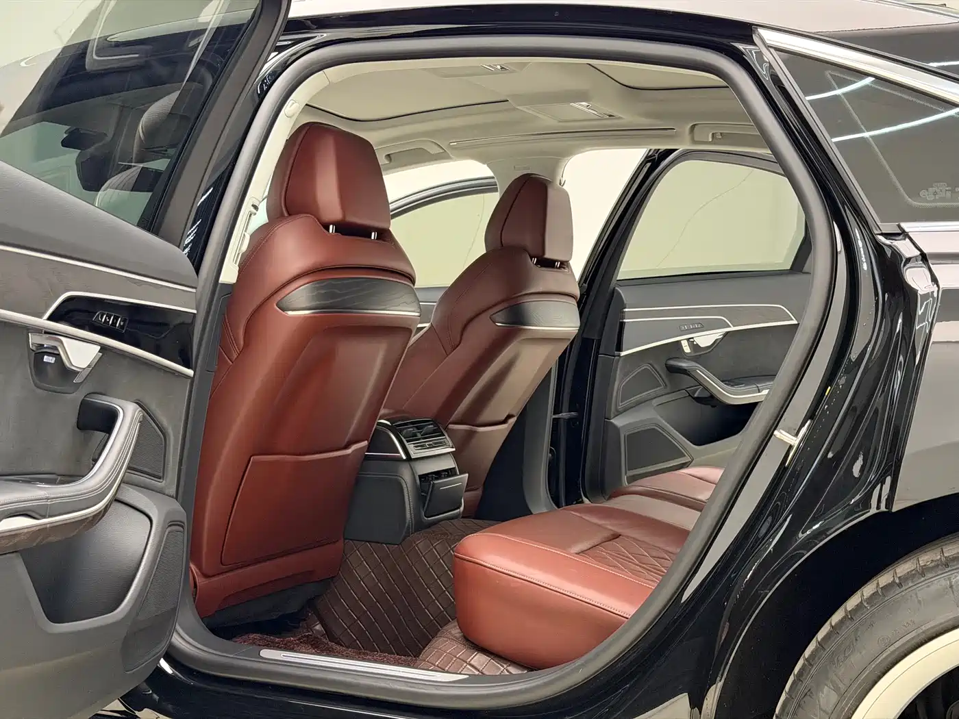 Audi A8 2023 A8L 50 TFSI quattro Exclusive фото 11