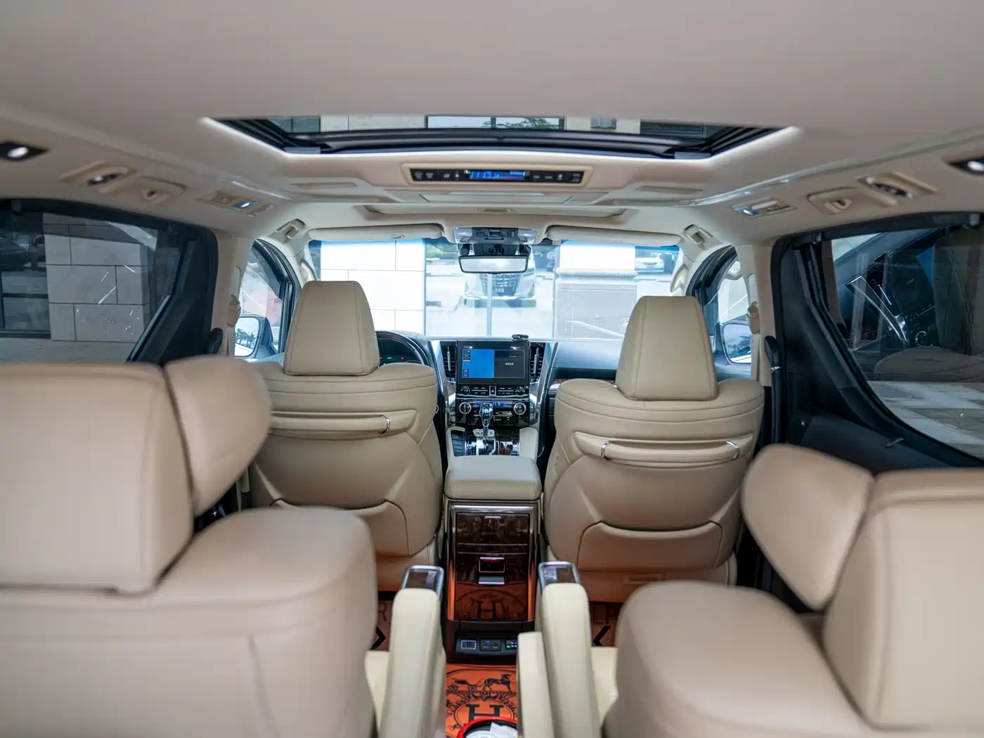 Toyota Alphard 2020 Hybrid 2.5L Luxury Edition фото 23
