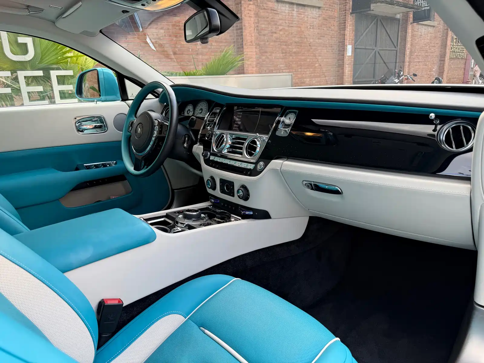 Фото 10 - Rolls-Royce Wraith