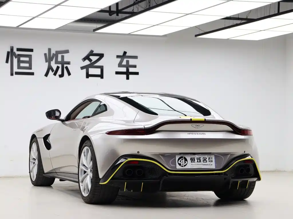 Фото 18 - Aston Martin Vantage