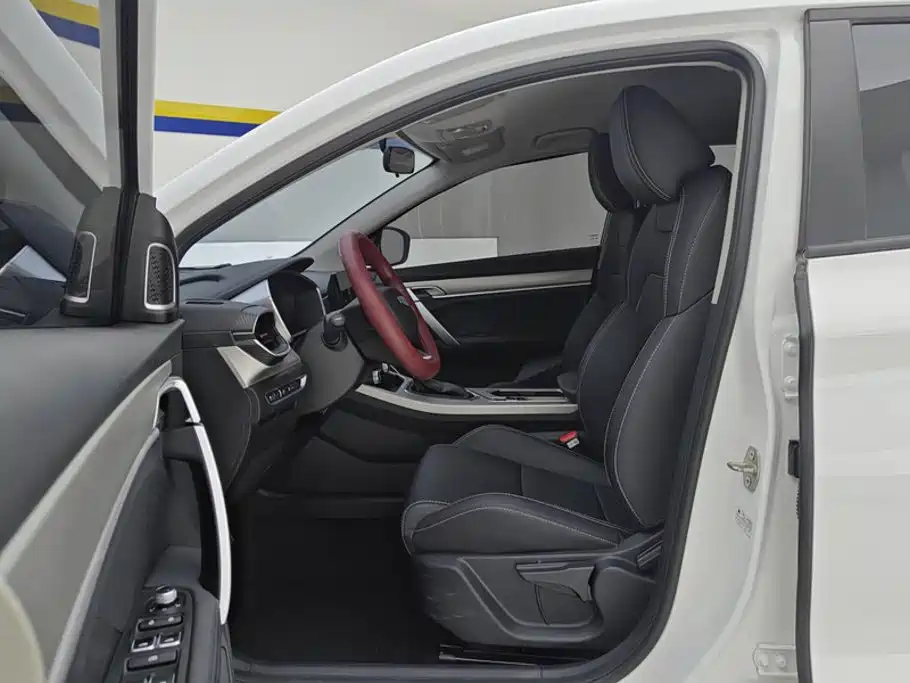 Фото 9 - Geely Coolray