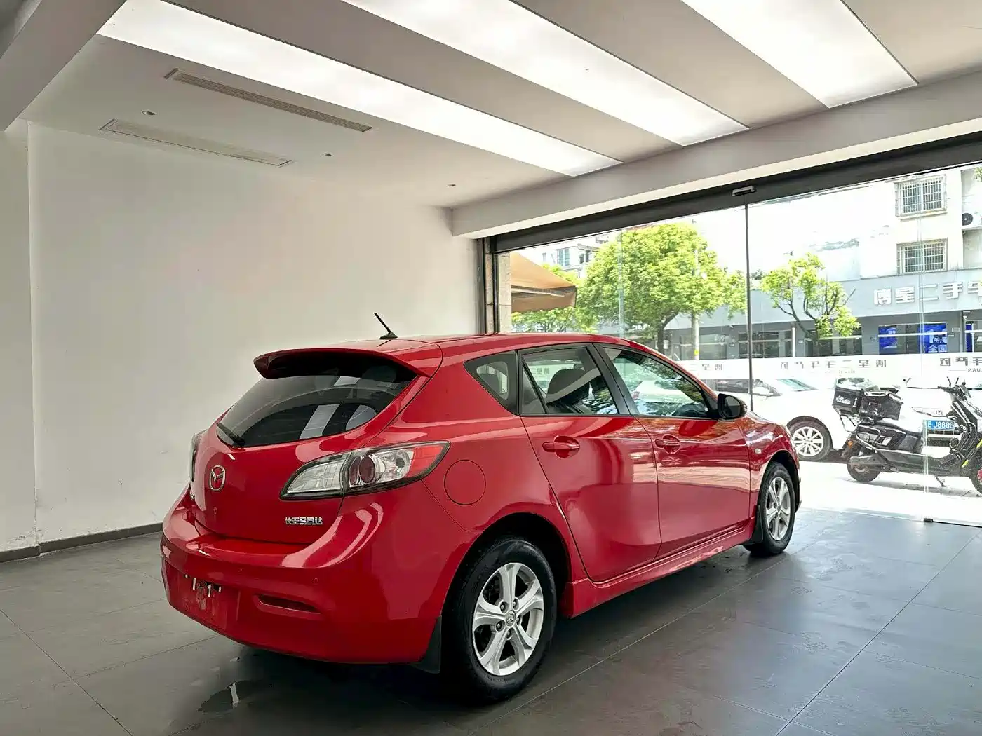 Mazda Mazda3 Axela 2014 2013 Hatchback 1.6L Automatic Elite