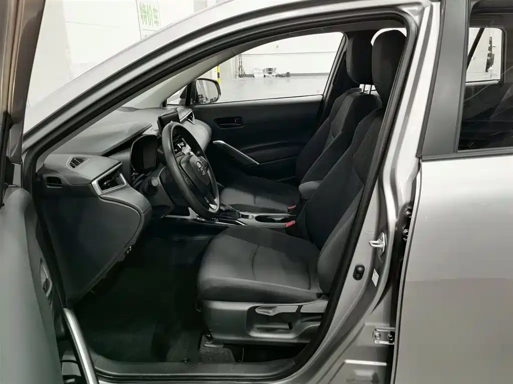Toyota Corolla Cross 2024 Model 2.0L Pioneer Edition фото 10