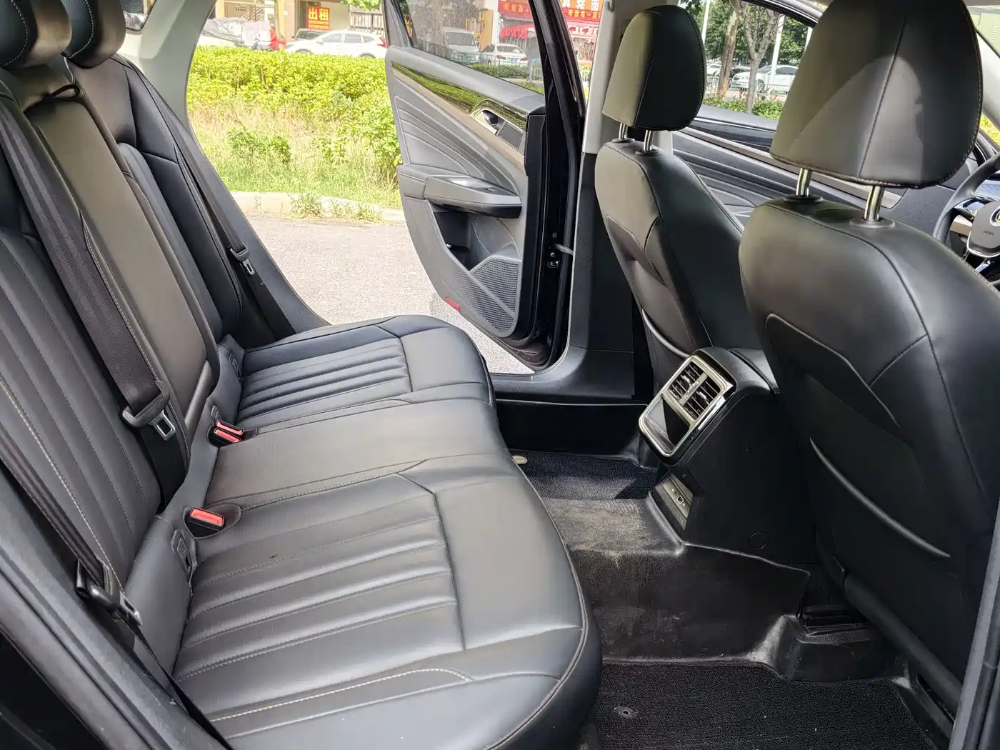 Volkswagen Passat 2020 Facelift 280TSI Business Version China VI фото 13