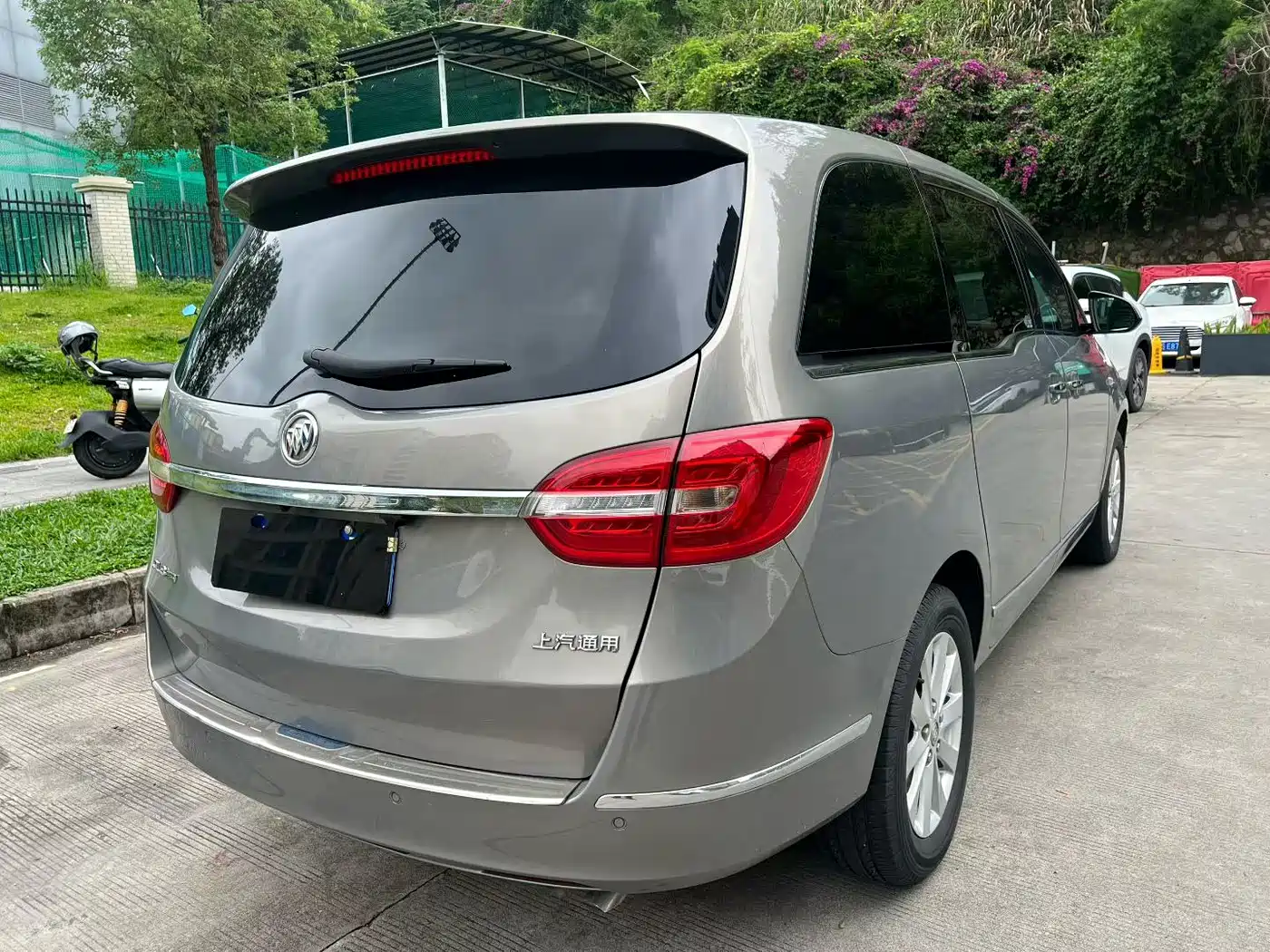 Buick GL8 2018 28T Luxury Model China VI фото 8