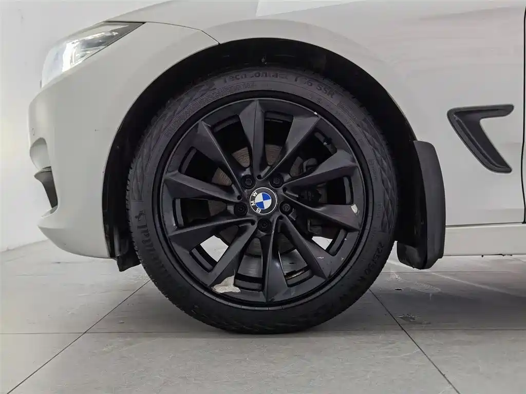 BMW 3 Series GT 2018 320i Fashion фото 17