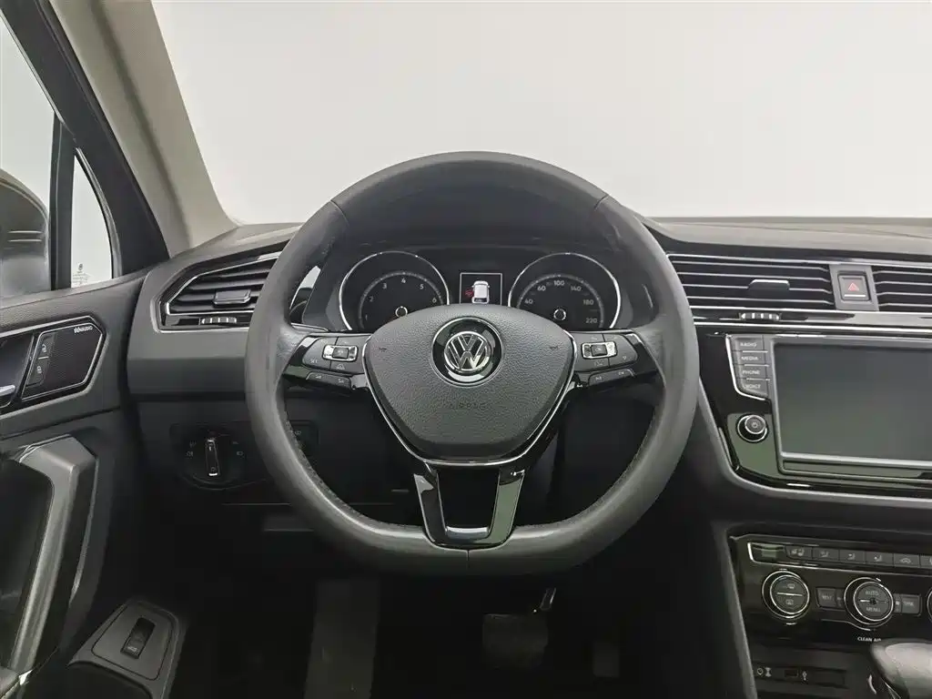 Volkswagen Tiguan L 2017 380TSI Automatic 4WD Ultimate Flagship Edition фото 11