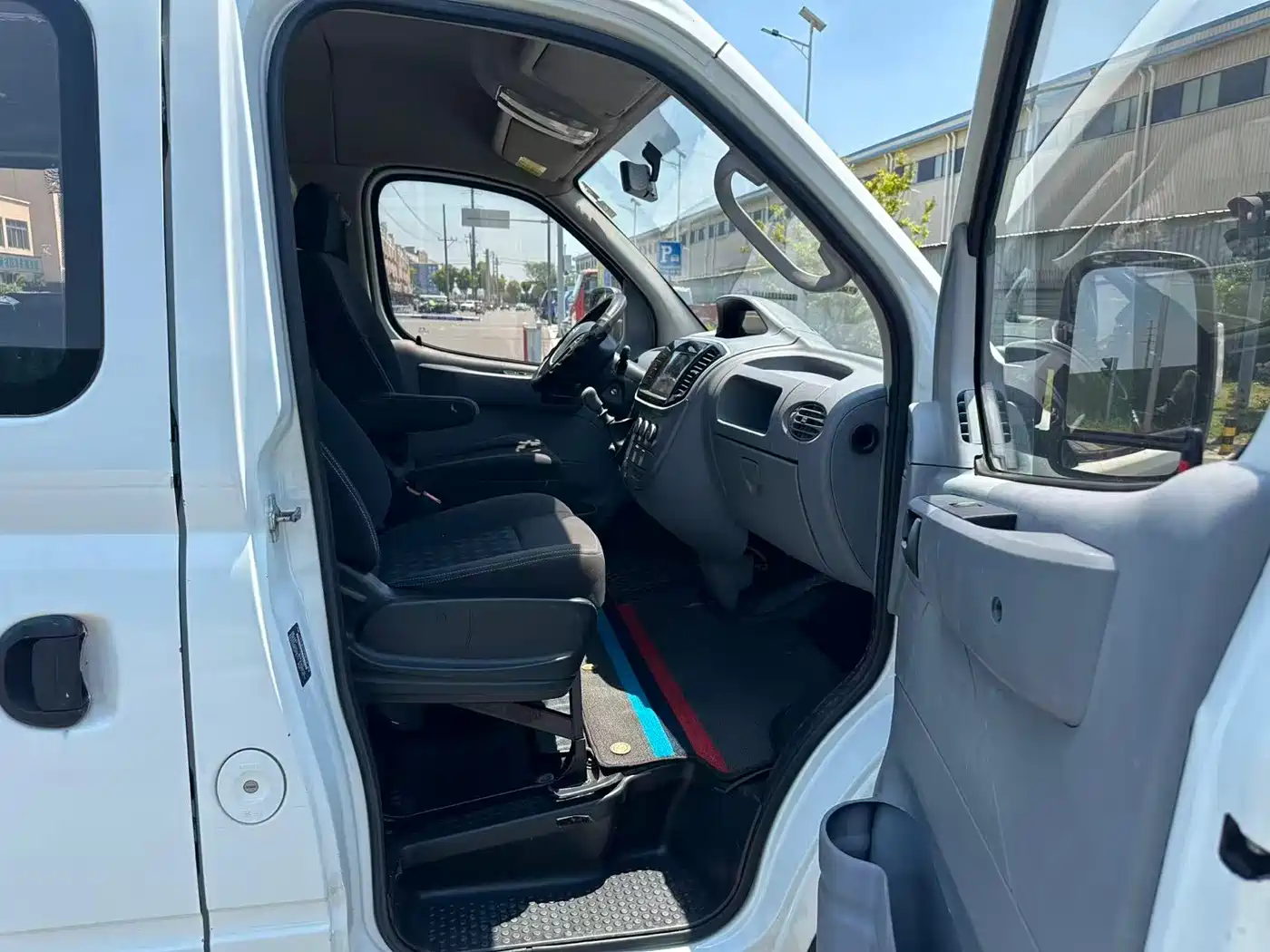 SAIC Maxus Xintu V80 2016 2.5T Manual Aoyun Tong China IV Long Wheelbase Medium Roof 7-seater фото 13
