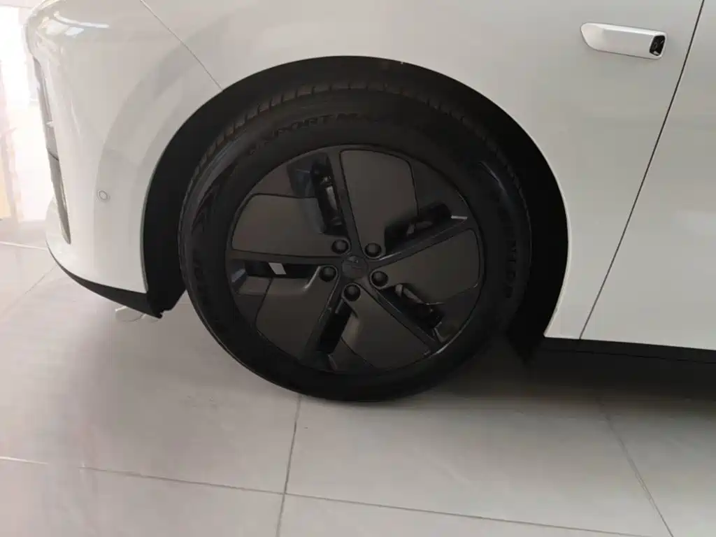 Li Auto i6 2025 2025 2WD Base Model