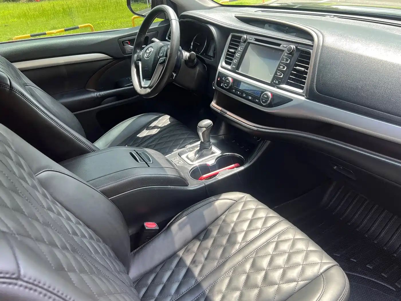 Photo 16 - Toyota Highlander