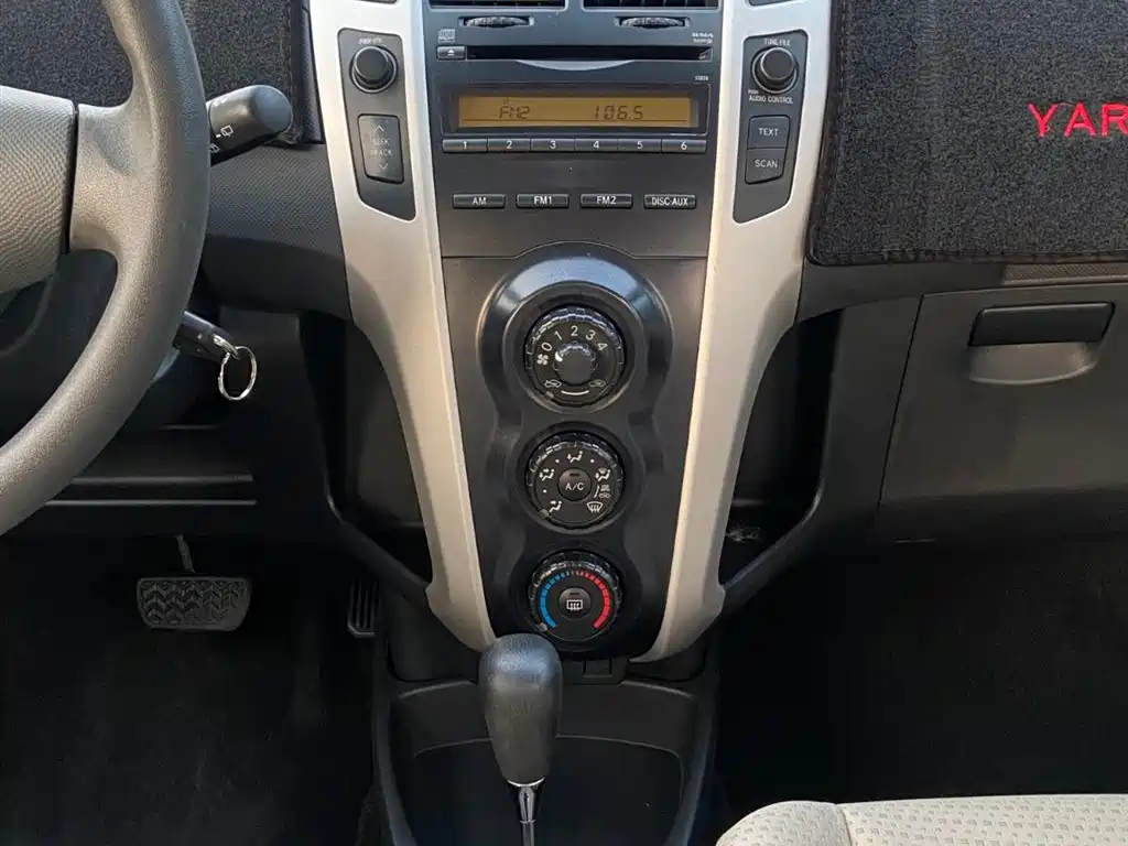 Toyota Yaris 2013 2011 1.6E Auto Charm Edition