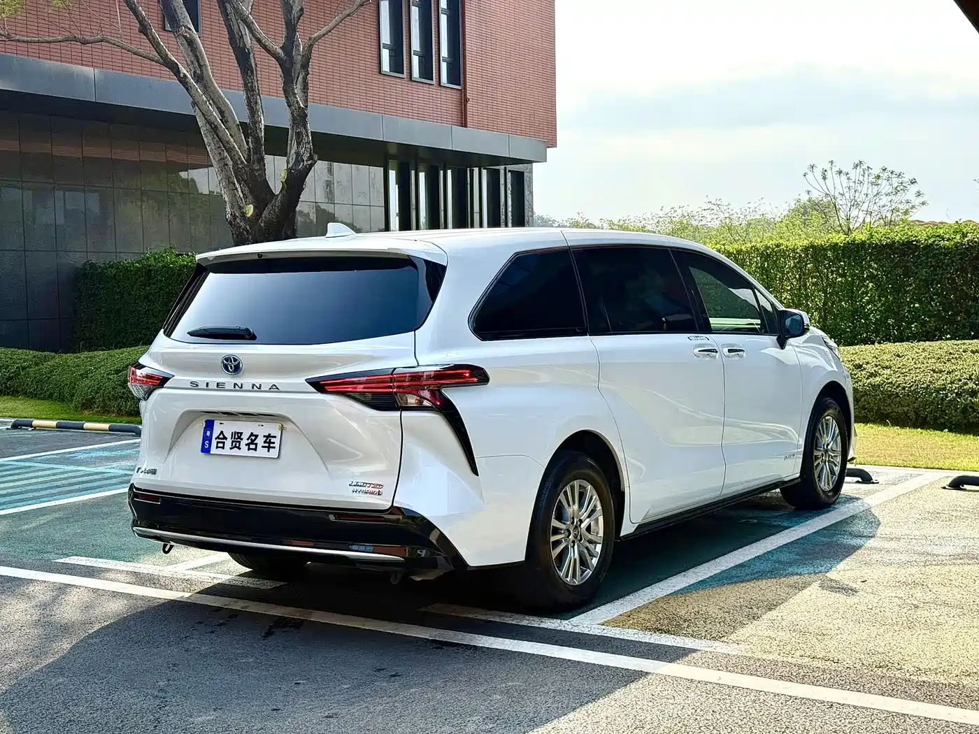 Toyota Sienna 2021 2.5L Hybrid Premium Edition фото 18