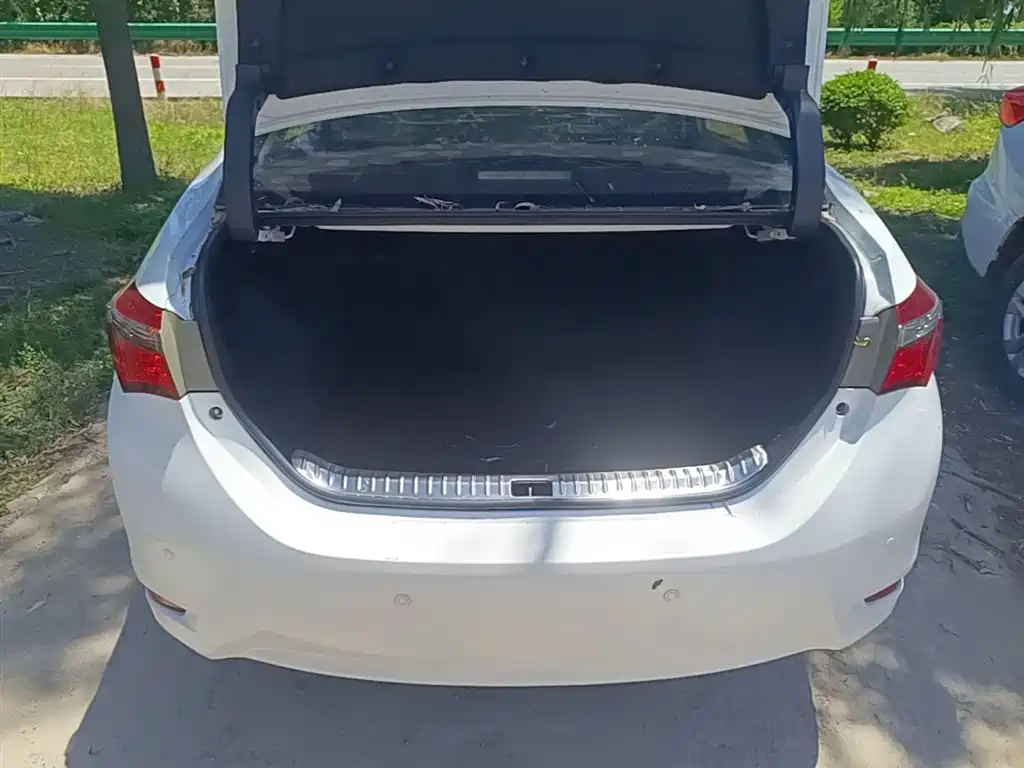 Toyota Corolla 2017 Facelift 1.2T Manual GL фото 19