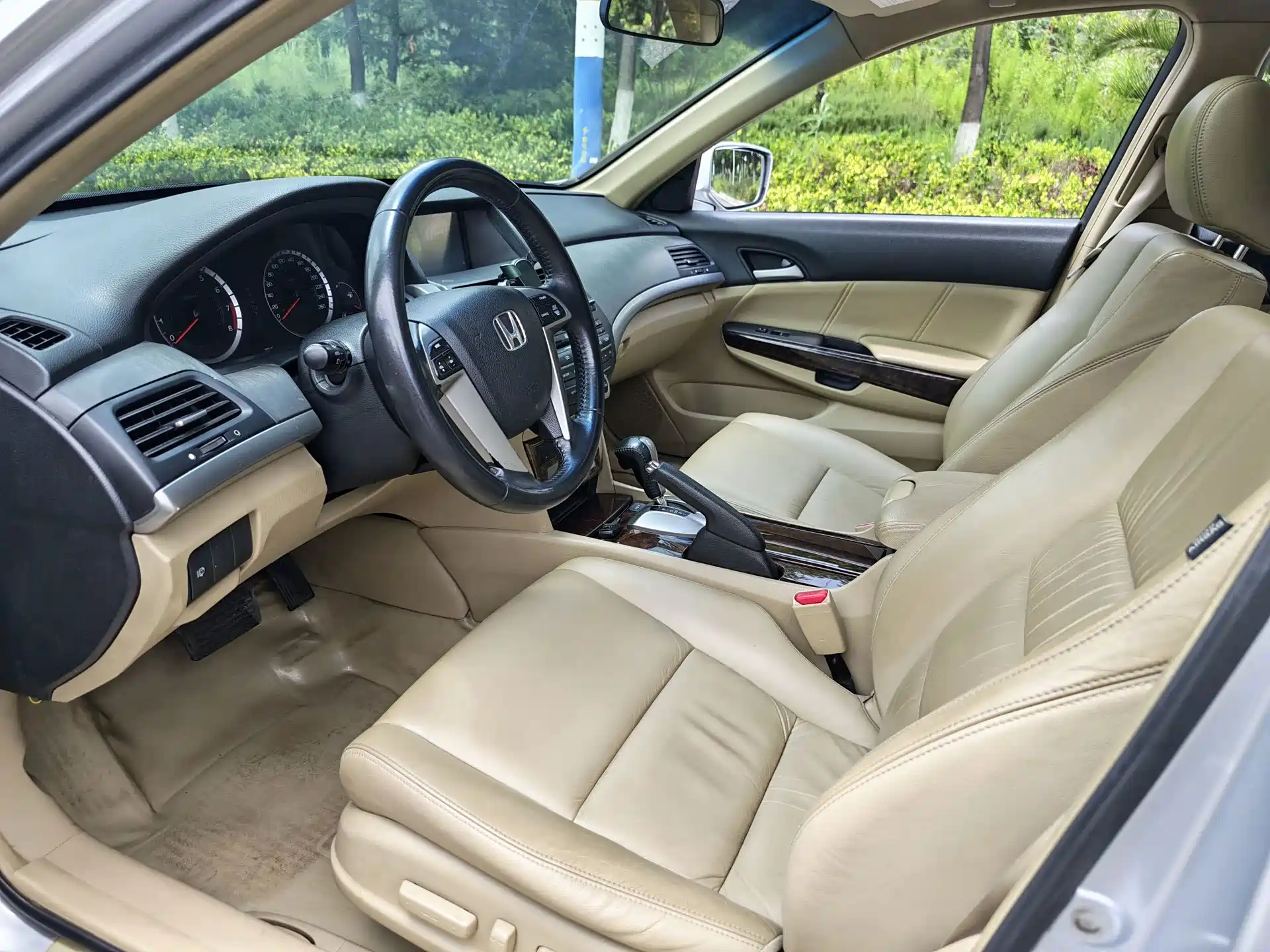 Photo 4 - Honda Accord