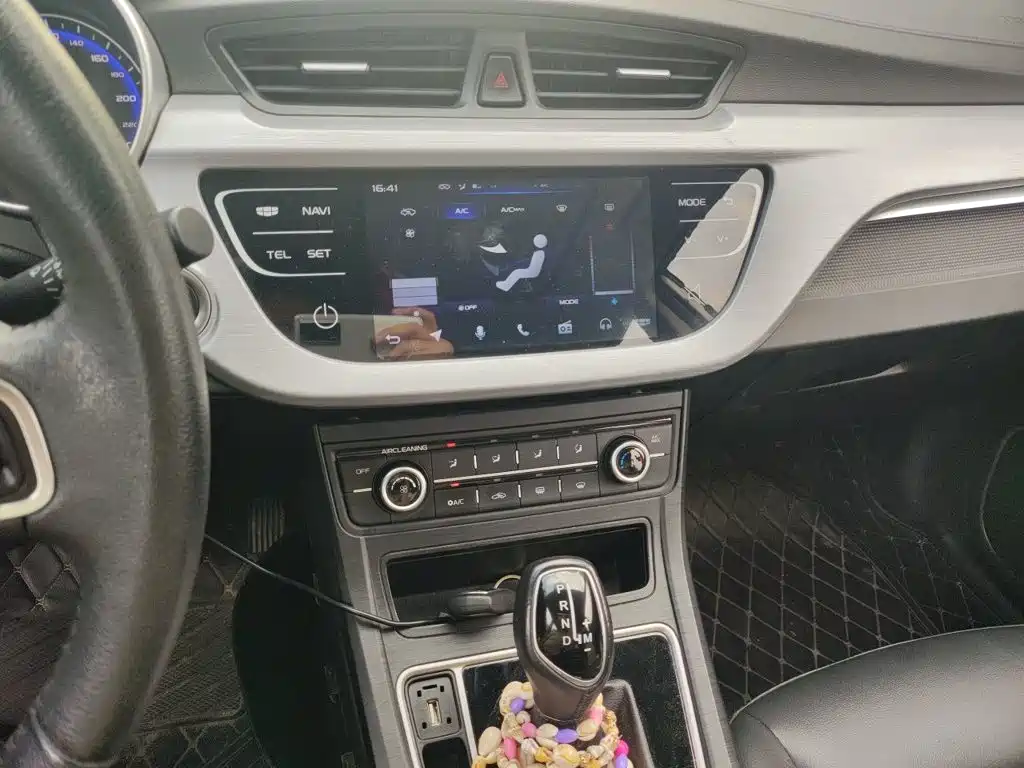 Photo 9 - Geely Vision
