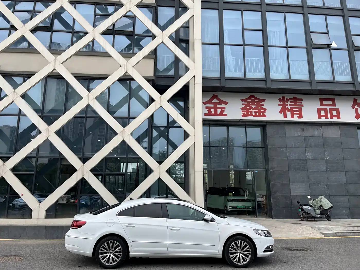 Volkswagen FAW-Volkswagen CC 2016 Model 1.8TSI Luxury фото 4