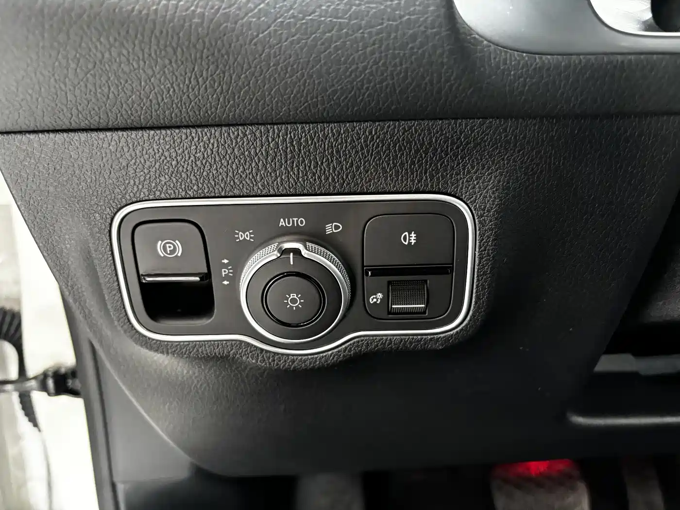 Mercedes-Benz GLB 2025 Model GLB 220 Fashion Style фото 12