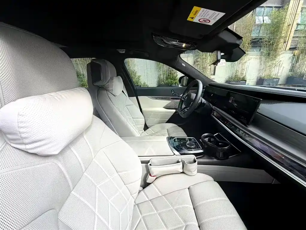 BMW i7 2023 Model xDrive60L M Sport Package фото 5