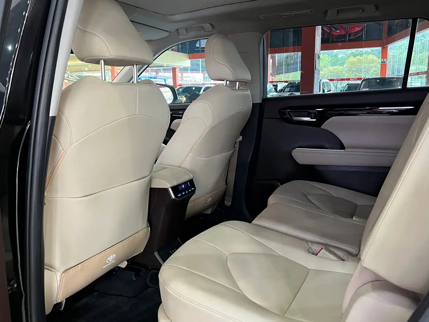Toyota Highlander 2022 Model Dual Engine 2.5L 4WD Premium Edition 7-Seater фото 13