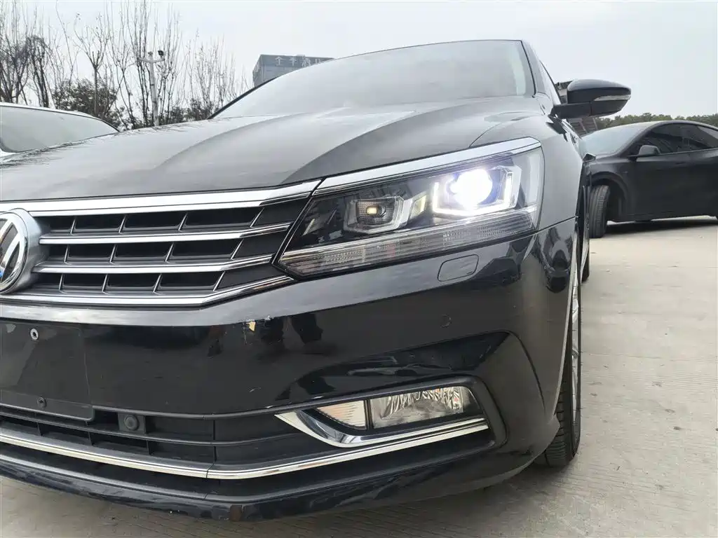 Volkswagen Passat 2016 330TSI DSG Executive Edition фото 21