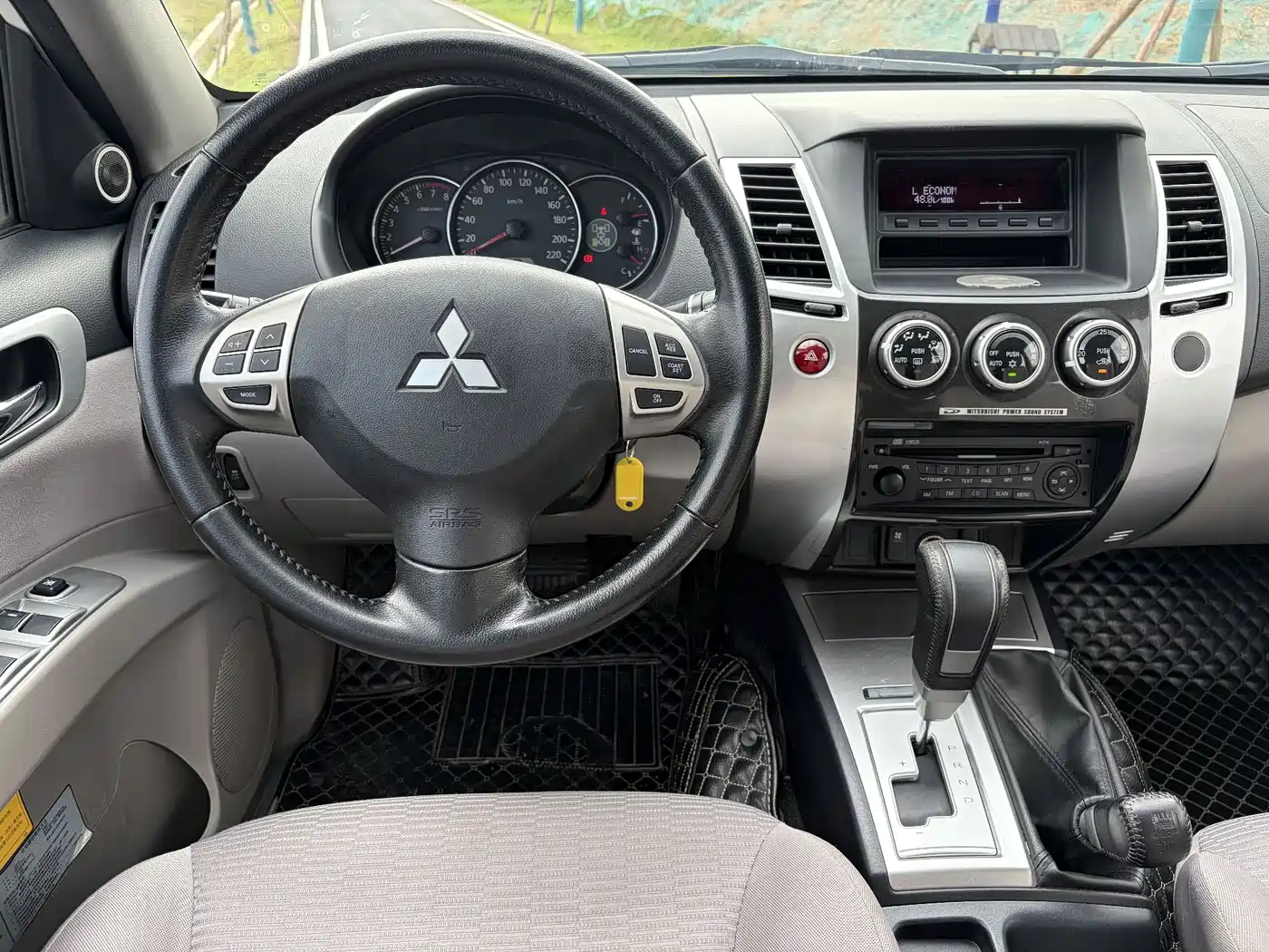 Mitsubishi Pajero Sport 2013 3.0L AWD Executive фото 8