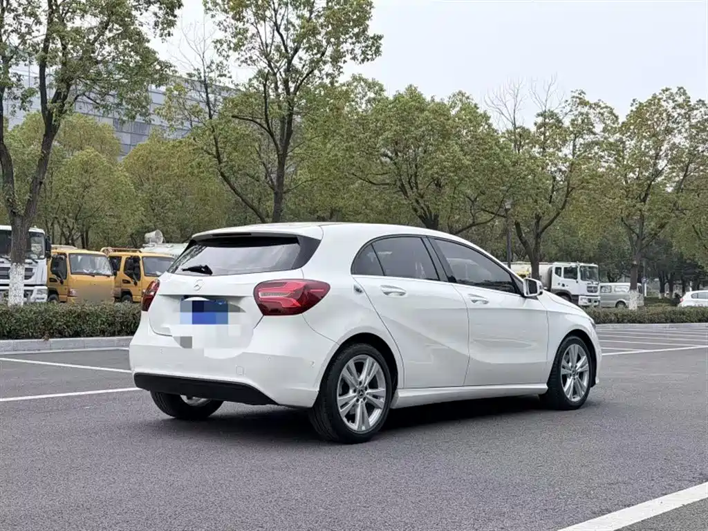 Mercedes-Benz A-Class (Import) 2017 Facelift A 200 Dynamic фото 20
