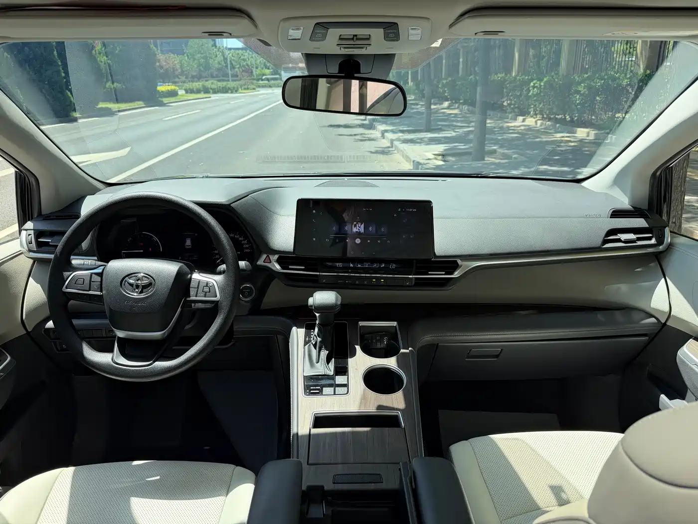 Toyota Sienna 2024 2.5L Hybrid Comfort Edition фото 7