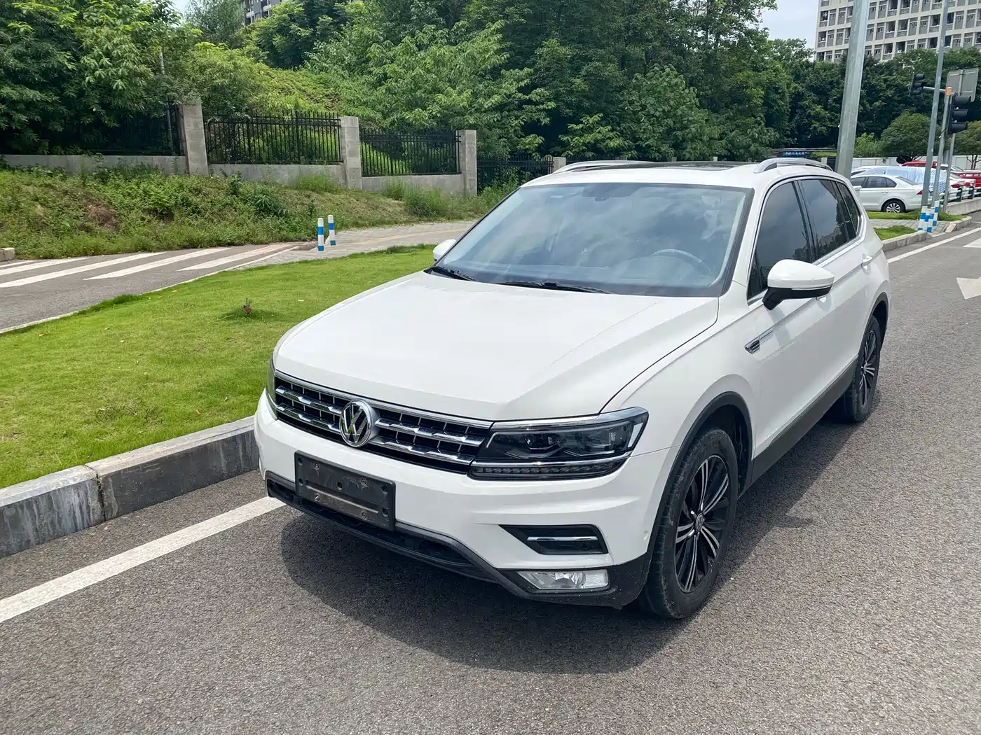 Фото 1 - Volkswagen Tiguan L