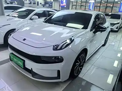 Lynk & Co 03
