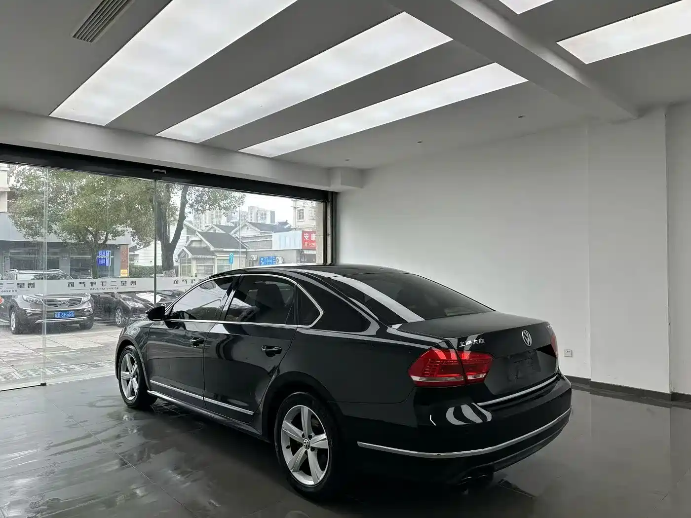 Volkswagen Passat 2011 1.8TSI Automatic Premium Edition фото 7