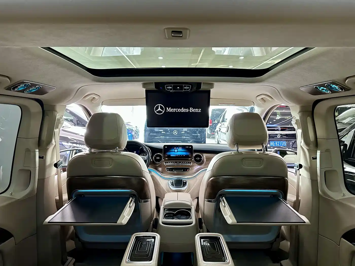 Mercedes-Benz V-Class 2022 V 260 L Long Wheelbase Luxury Edition фото 11