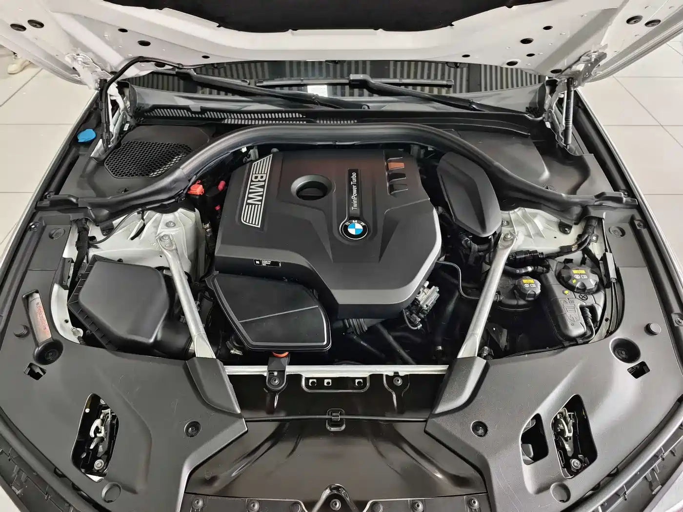 BMW 5 Series 2019 530Li Premium M Sport Package фото 14