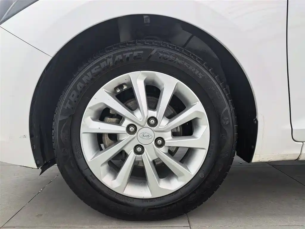Hyundai Verna 2016 1.4L Manual Cool Edition GLS фото 17