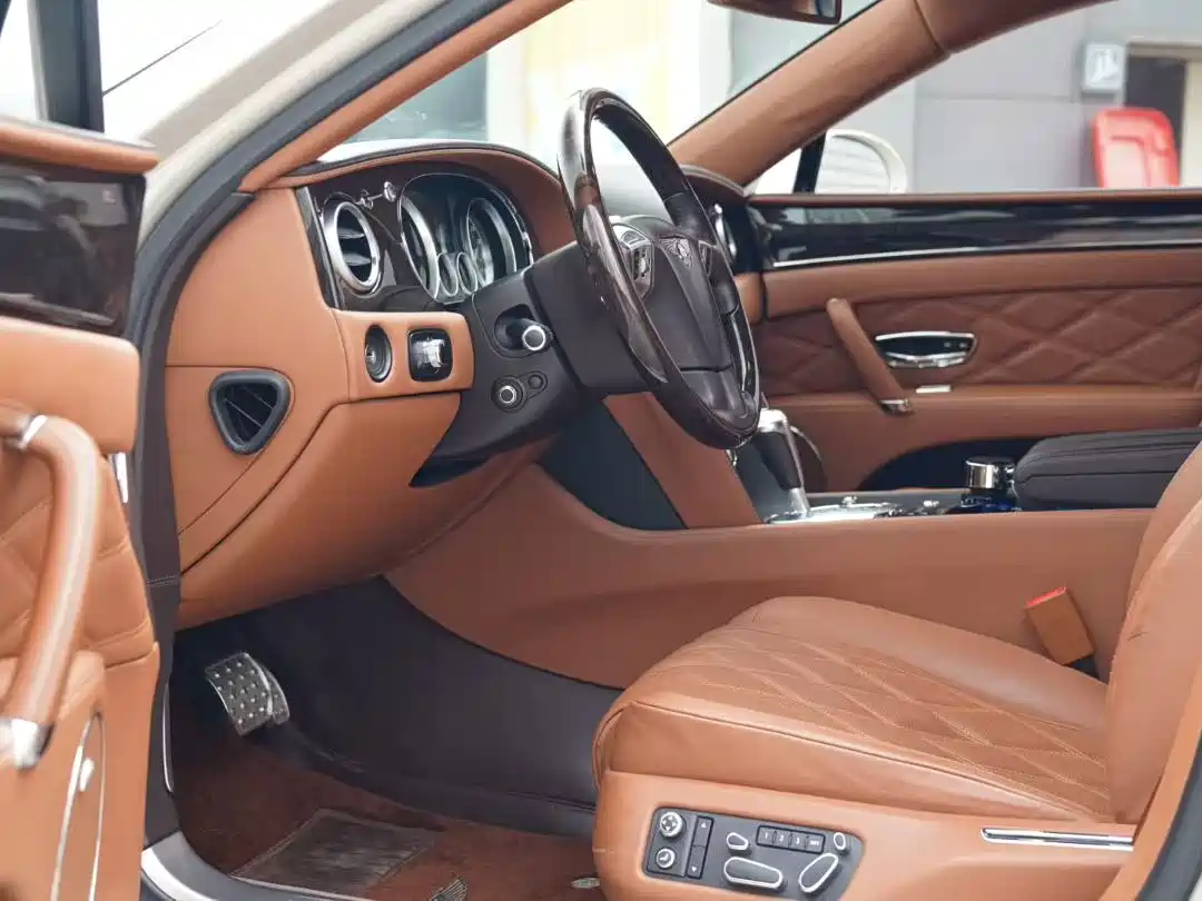 Фото 6 - Bentley Flying Spur