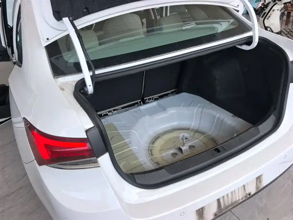 Buick Excelle 2019 15T Manual Elite Type China VI фото 5