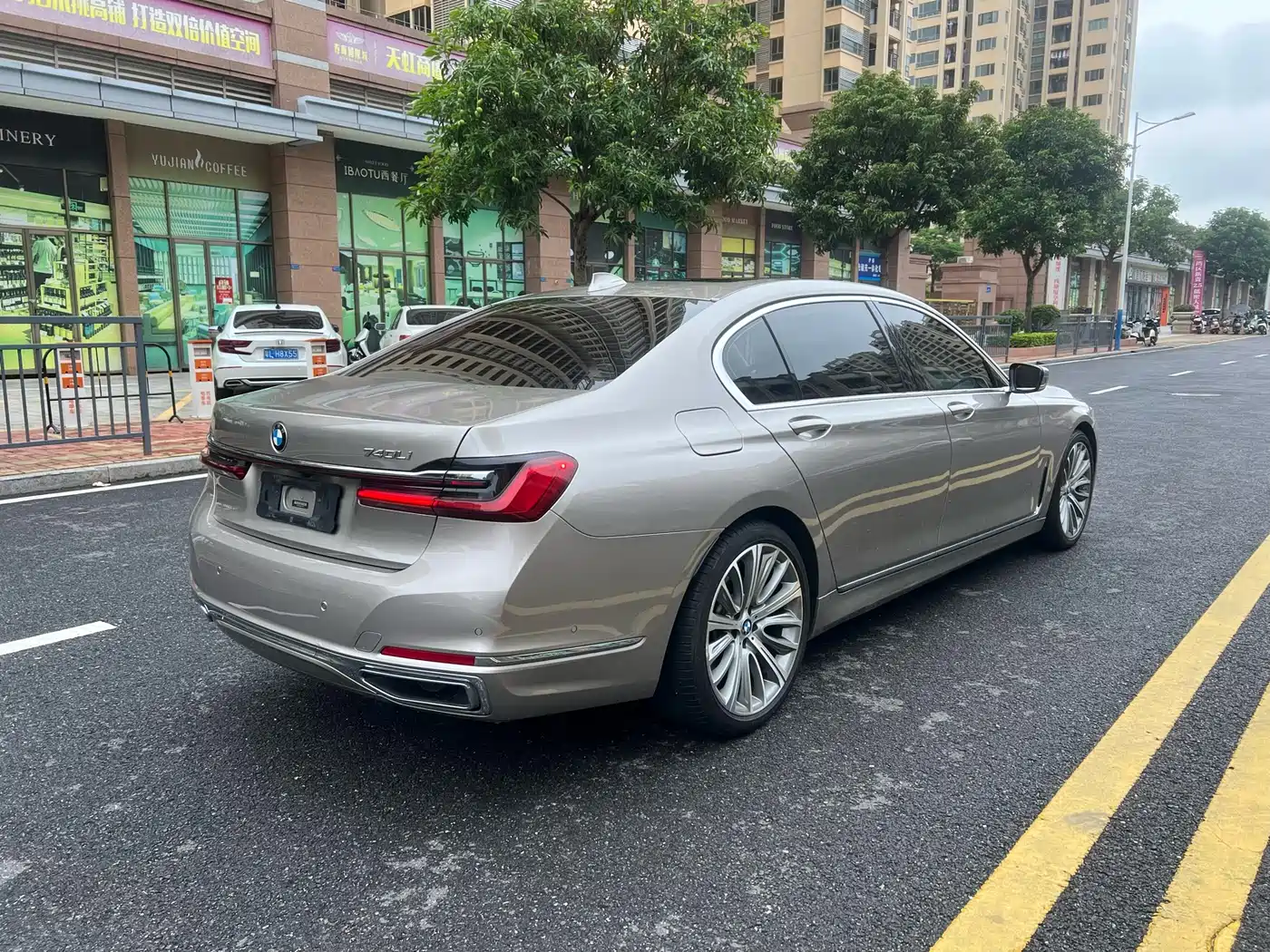 BMW 7 Series 2021 Model 740Li Leading Luxury Package фото 4