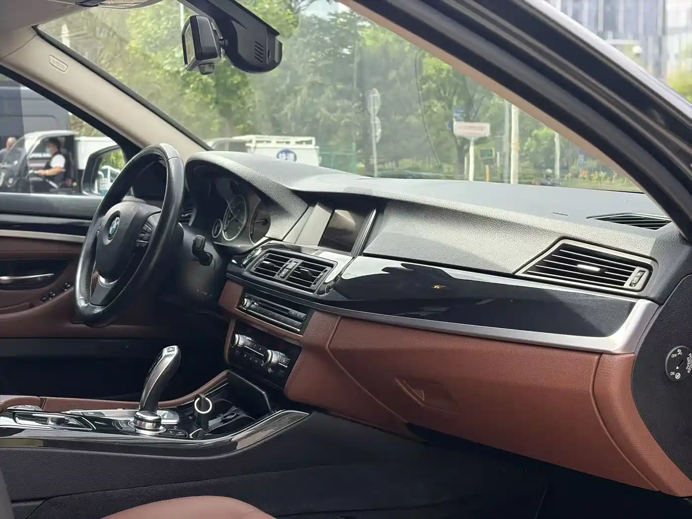 BMW 5 Series 2017 520Li Classic Edition фото 13
