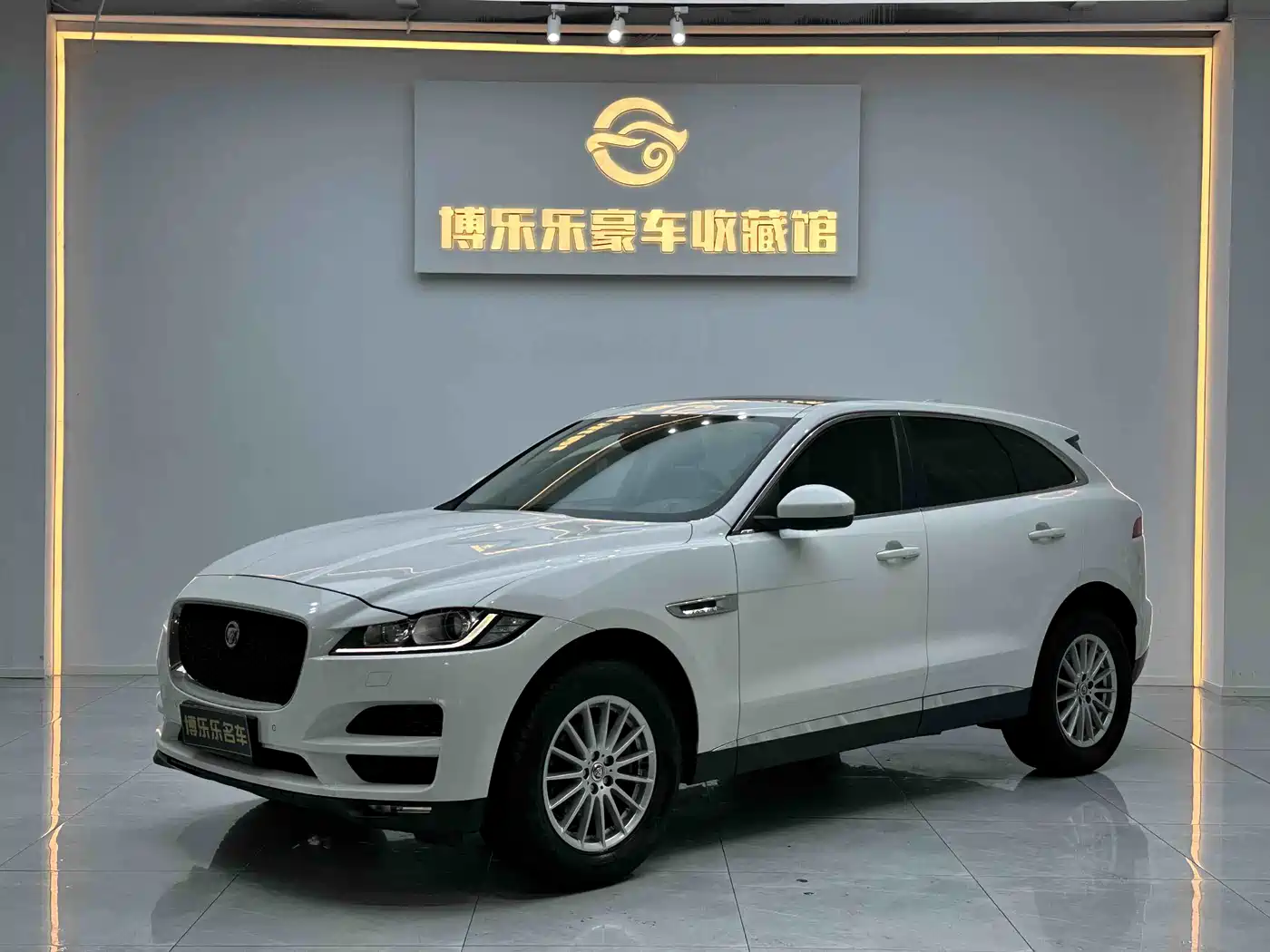 Jaguar F-PACE 2018 2018 2.0T 4WD Urban Premium Edition