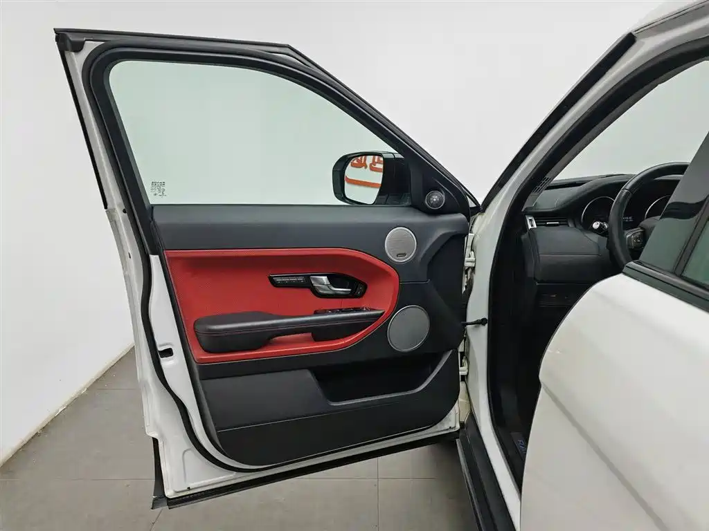 Land Rover Range Rover Evoque (Import) 2013 2.0T 5-door Dynamic Edition фото 8