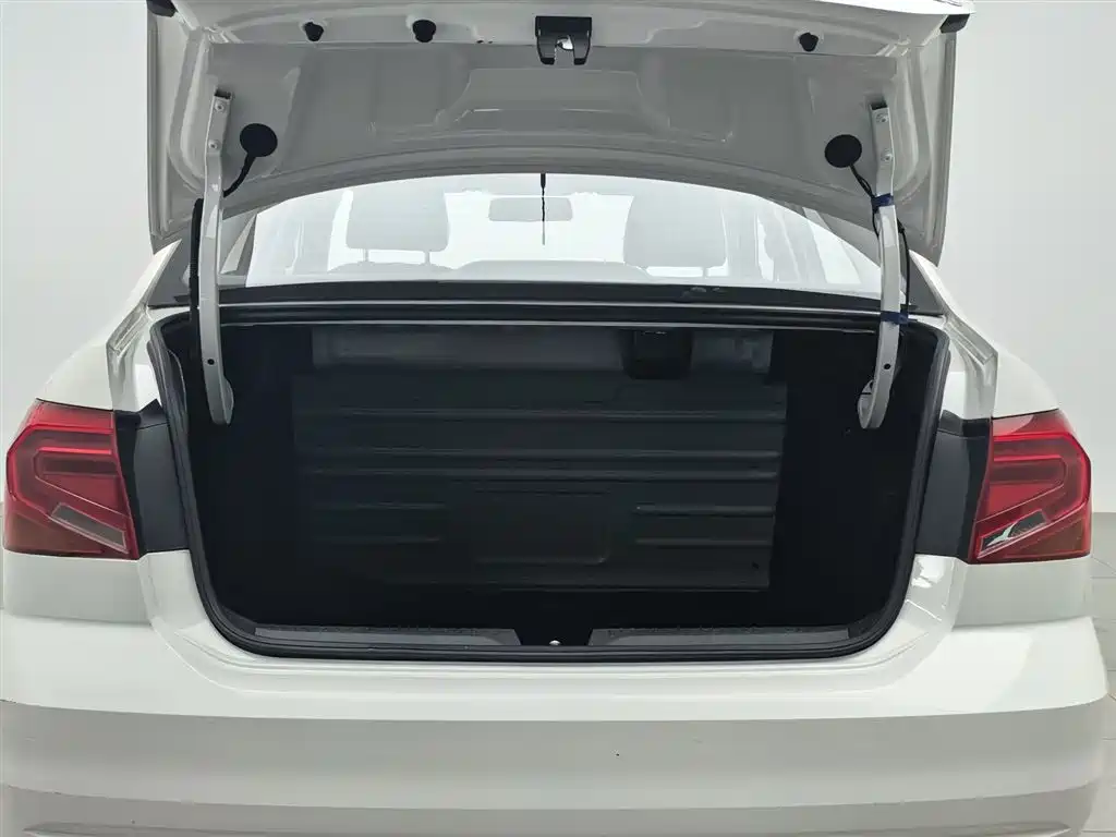Volkswagen Jetta 2017 1.5L Automatic Fashion фото 16