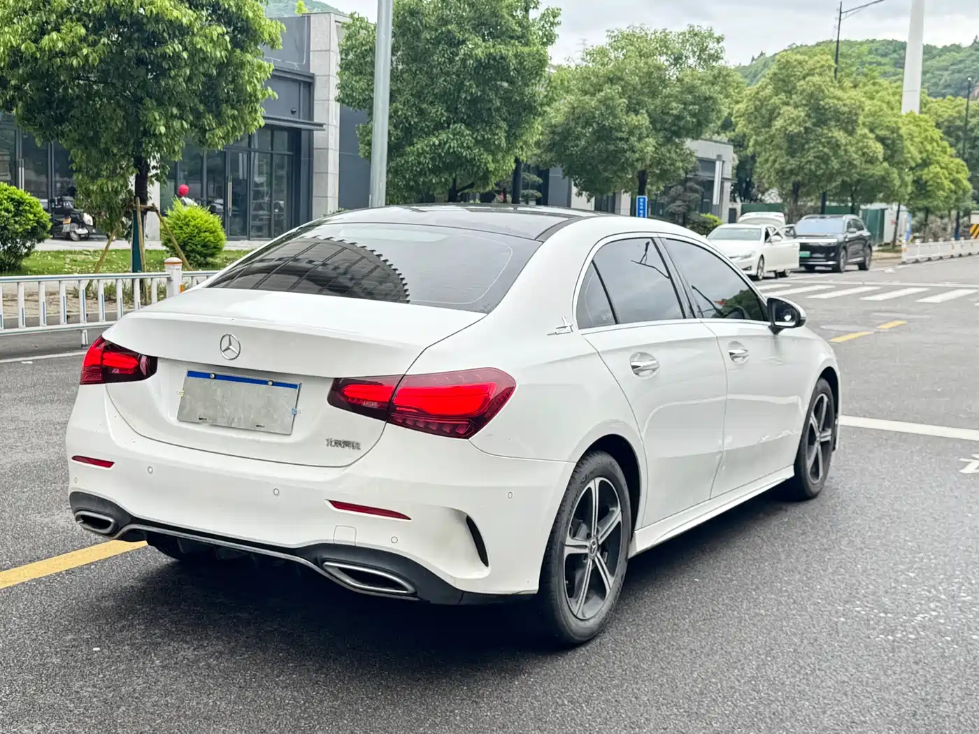Mercedes-Benz A-Class 2024 A 200 L Fashion Edition фото 16
