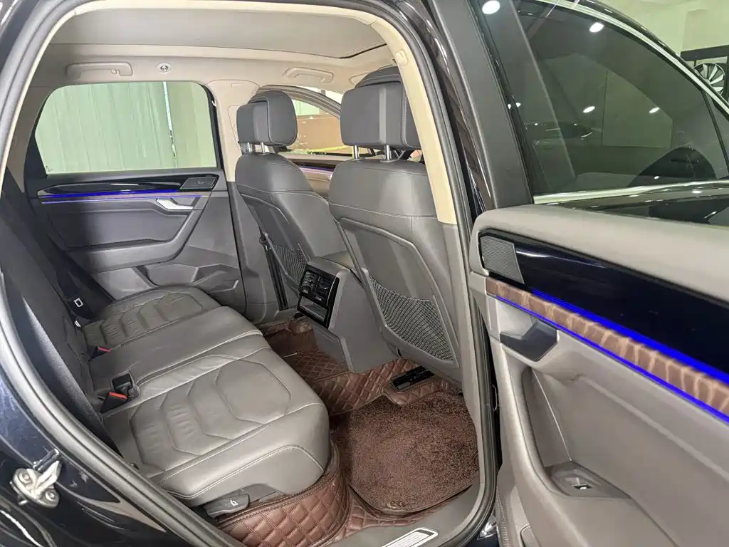 Фото 5 - Volkswagen Touareg