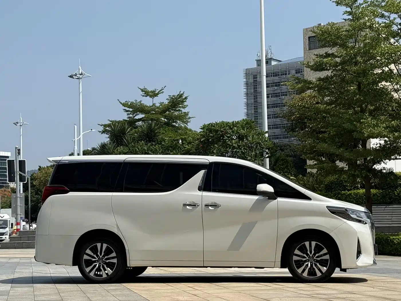 Toyota Alphard 2018 Facelift 3.5L Premium Edition фото 16