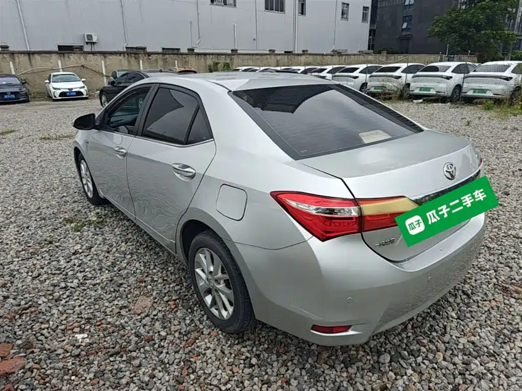 Toyota Corolla 2014 1.6L CVT GL-i Leather Edition фото 5