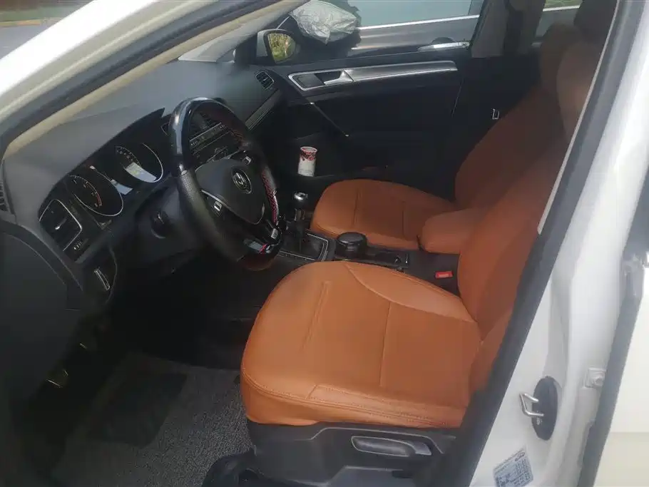 Volkswagen Golf 2018 230TSI Manual Comfort фото 9